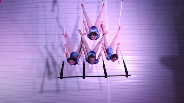 Silk &amp; Circus - Sing (in the air) - Young Flyers
