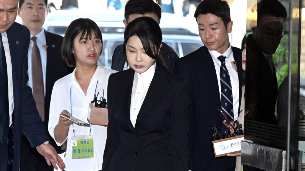 “김건희 구속심사 4시간여만에 종료” 전직 대통령 부부 첫 동시 구속 여부 주목