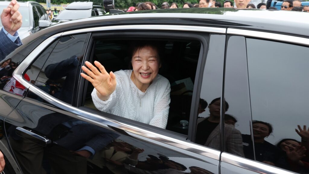 이재명 대통령 ‘국민임명식’ .. “박근혜·이명박 前대통령 건강 이유 불참”