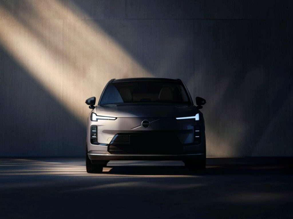 “XC60보다 크고 XC90보다 작다” … 딱 좋은 크기의 하이브리드 SUV, 8월 출시 앞두고 ‘들썩’