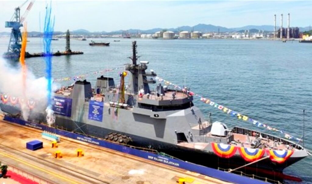 울산 조선소에 정박한 미 해군함