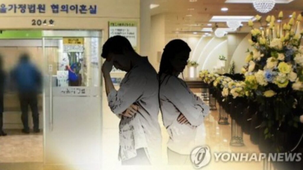 이혼 후 동행하는 부모 모습