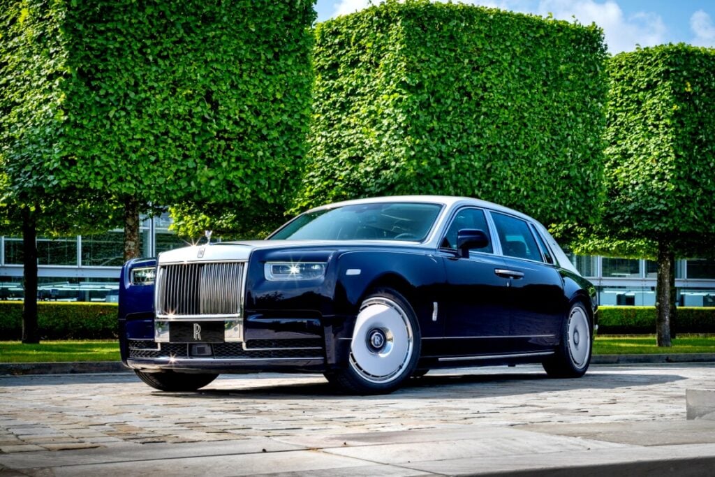 “이래서 롤스로이스 비스포크구나” … 디테일 살린 ‘벽화 예술급’ 신작 3종에 ‘감탄’