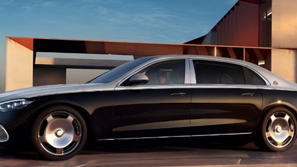 한소희 마이바흐 고급 세단