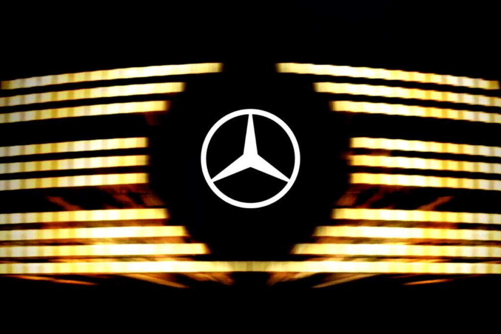 “이게 진짜 GLC 맞나” … GLC 전기차 티저 공개하더니 ‘상징적 그릴’, 기대 이상의 티저 공개에 ‘제법인데?’