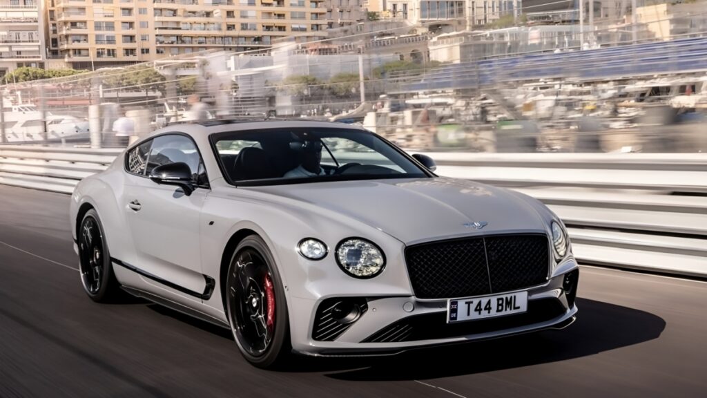 “명품배우와 너무 잘 어울리잖아” .. … 고난 견디고 완성된 품격, 배우 이병헌이 선택한 ‘벤틀리 컨티넨탈 GT’