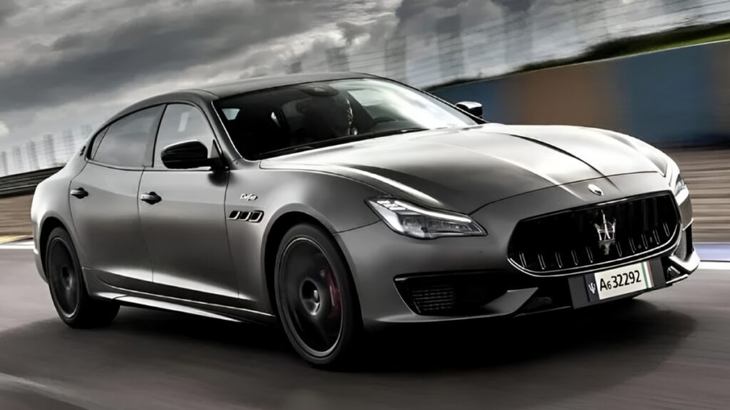 마세라티 콰트로포르테 고급 세단