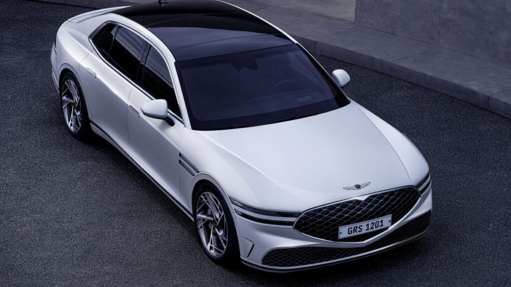 제네시스 G90 차량 측면 모습