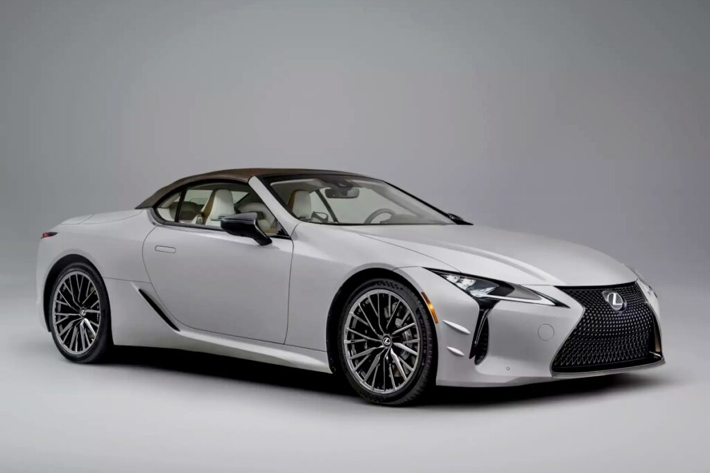 렉서스 LC V8 엔진 모습