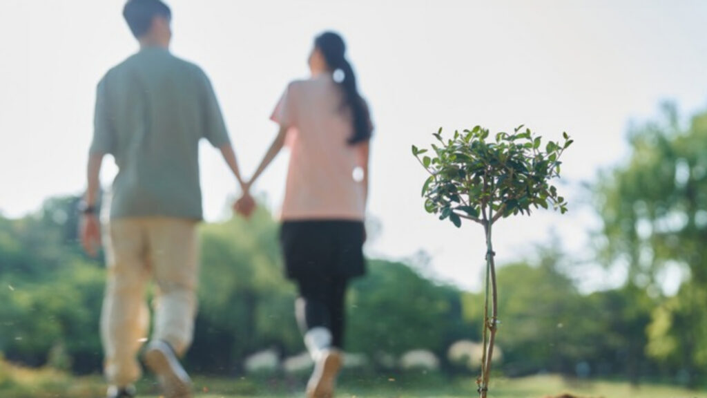 다양한 연령대의 커플 모습