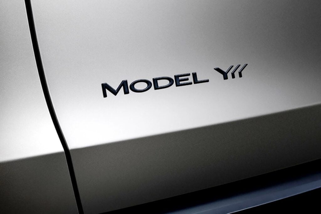 테슬라 모델Y 롱보디 첫 공개, “최대 6인 캡틴 체어 적용” .. 7인승 구조 개선