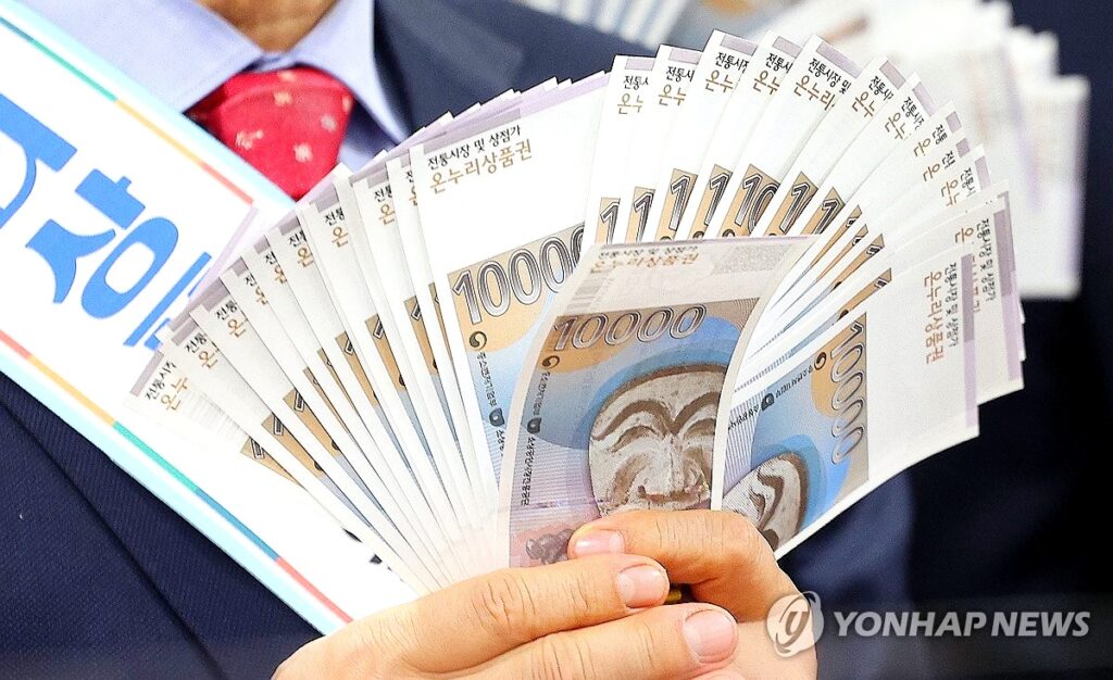 “소비 복권은 시작일뿐” … 정부가 던진 ‘2000만원’ 상품권에 전 국민 ‘들썩’