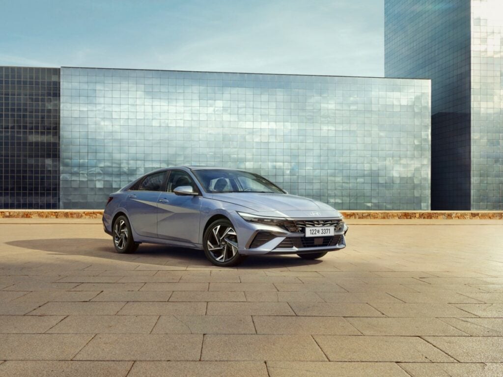 “아반떼·그랜저도 제쳤다” … 전 국민 마음 사로잡은 ‘가성비 세단’의 정체