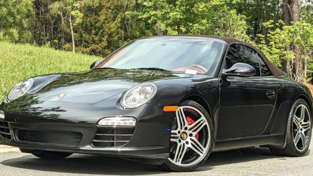 블랙 포르쉐 911 오픈카