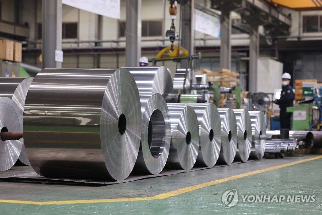 “결국 반사이익보다 피해 더 커졌다” … 각국 철강 관세에 중국산 유입 급증, 국내 철강업계 타격