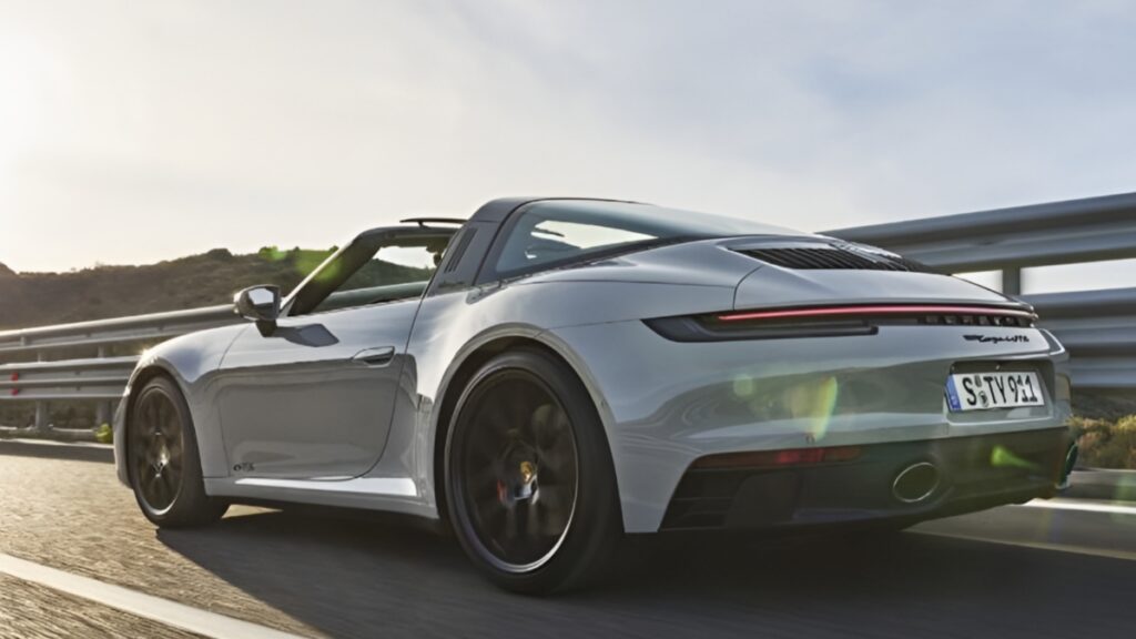 불에 탄 페라리 슈퍼카