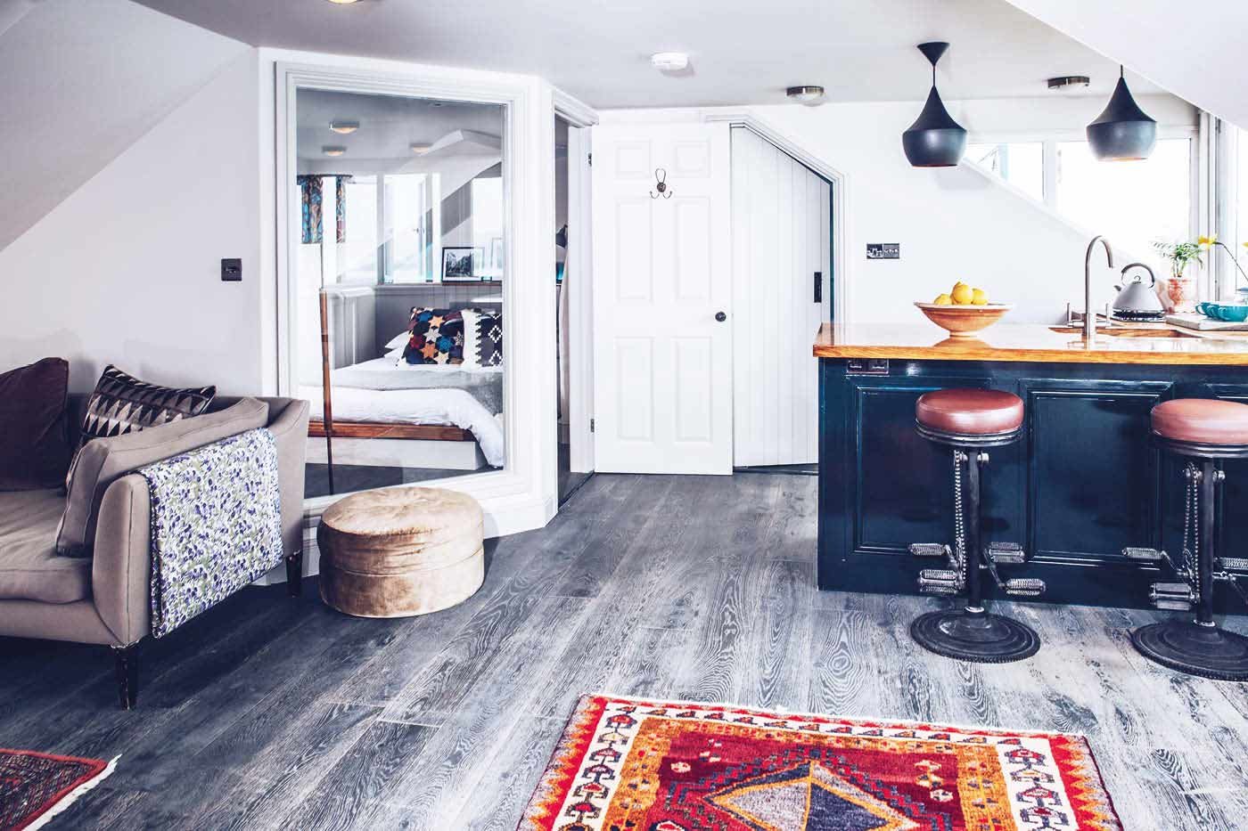 Star & Garter apartment