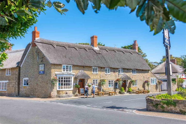 Three Horseshoes Pub & Kitchen