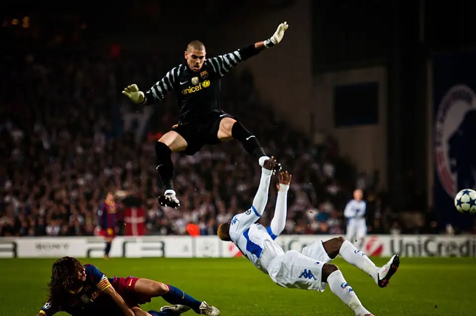 Victor Valdés Goalkeeper 1