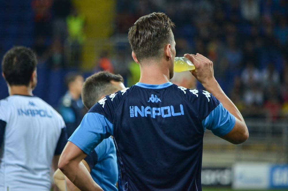 Napoli players drink water during the UEFA Champions League match between Shakhtar vs SSC Napoli, Ukraine