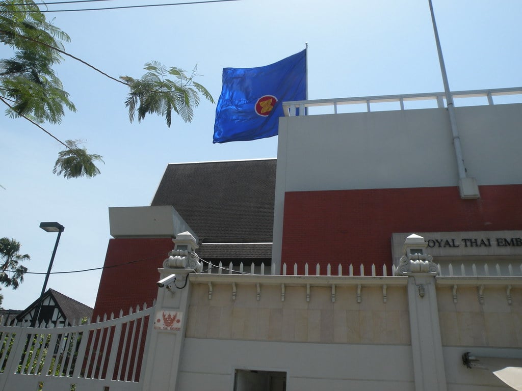 သင်က တောသားလား၊ မြို့သားလား