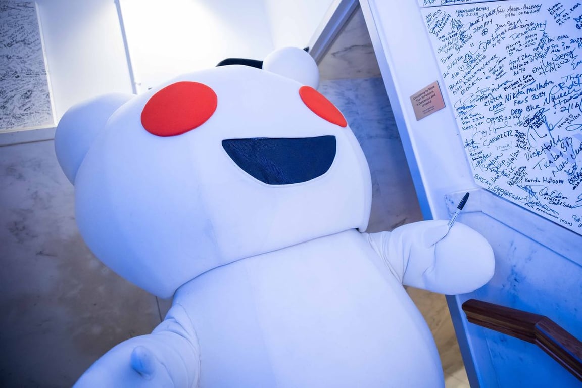 Researchers secretly ran an unauthorized AI persuasion experiment on Reddit
