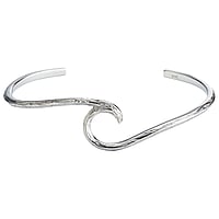 Bangle out of Stainless Steel. Diameter:60mm. Bendable for adjustment and for wearing.  Leaf Plant pattern Wave
