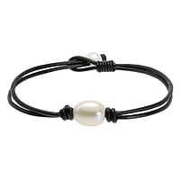 Perlen Armband aus Leder mit Ssswasserperle. Breite:10mm.