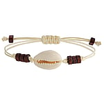 Shell bracelet out of Wood with Sea shell and nylon. Length:26cm. Adjustable length.