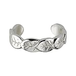 Ear clip out of Silver 925. Width:3mm. Shiny. Bendable for adjustment and for wearing.  Leaf Plant pattern