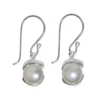 Silver earrings with pearls with Fresh water pearl. Width:8mm.