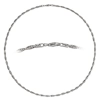 Silver necklace Cross-section:2,7mm. Minimal transverse diameter:2,7mm. Minimal longitudinal diameter:3,8mm. Shiny.