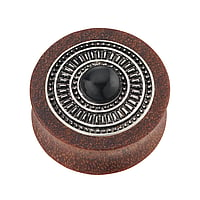 Hout plug uit Acryl met Mahonie en Koper. Diameter:18mm. Voor opgerekte gaatjes in de oren.