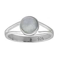 Stenen-ring uit Zilver 925 met Blauwe kwarts
. Breedte:8mm. Glanzend.