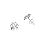 Silver ear studs Width:8,7mm. Shiny.  Paw