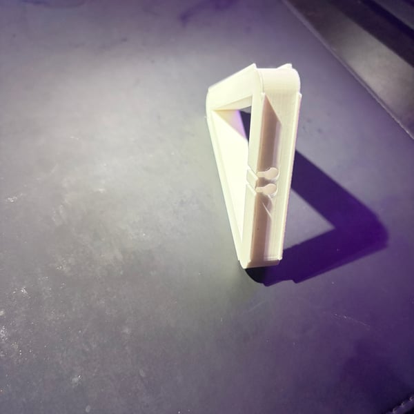 Image 3 of Triangular ear bud storage