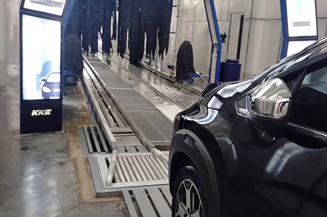 A car on the conveyor at the entry to a KKE Gamma tunnel