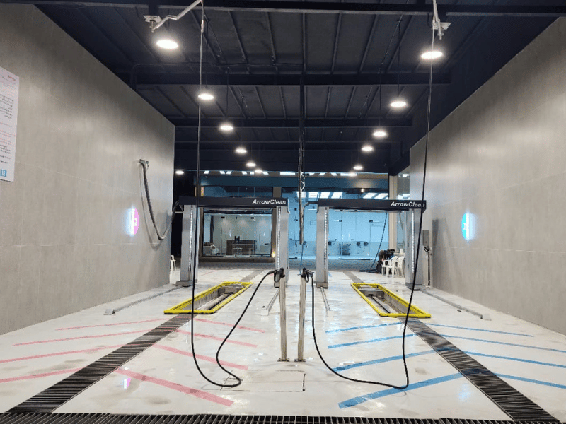 KKE ArrowClean installed in a compact commercial wash bay