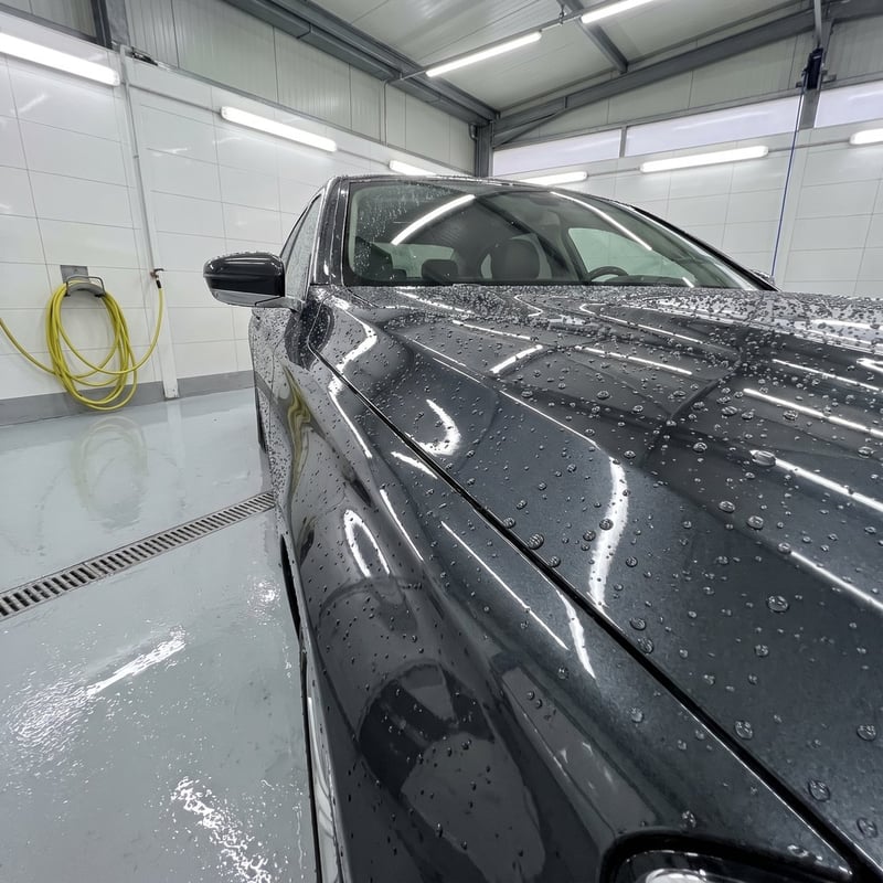 KKE P903 pH neutral car wash shampoo powder: water beading on a protected bonnet after the wash