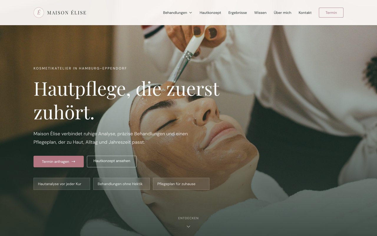 Maison Élise Website auf einem Monitor