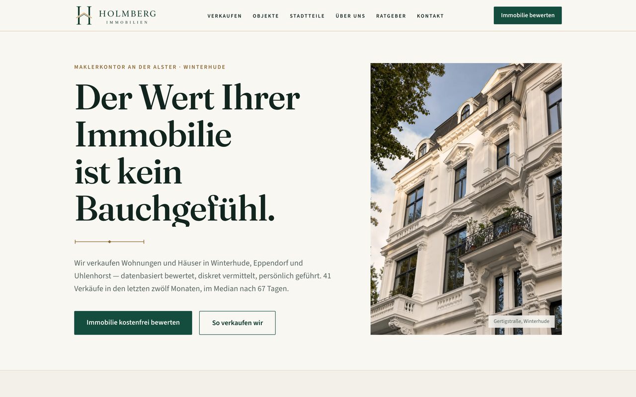 Holmberg Immobilien Website auf einem Monitor