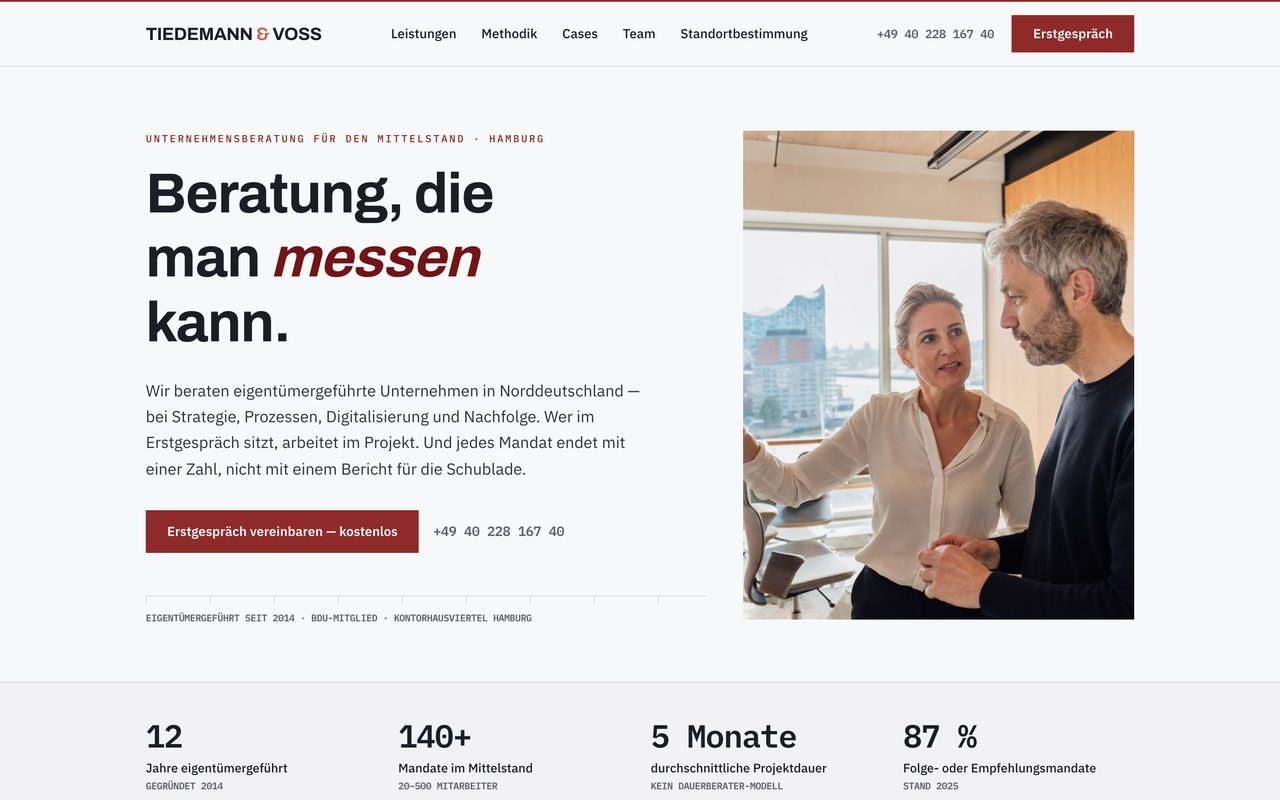 Tiedemann & Voss Webseite auf einem Monitor