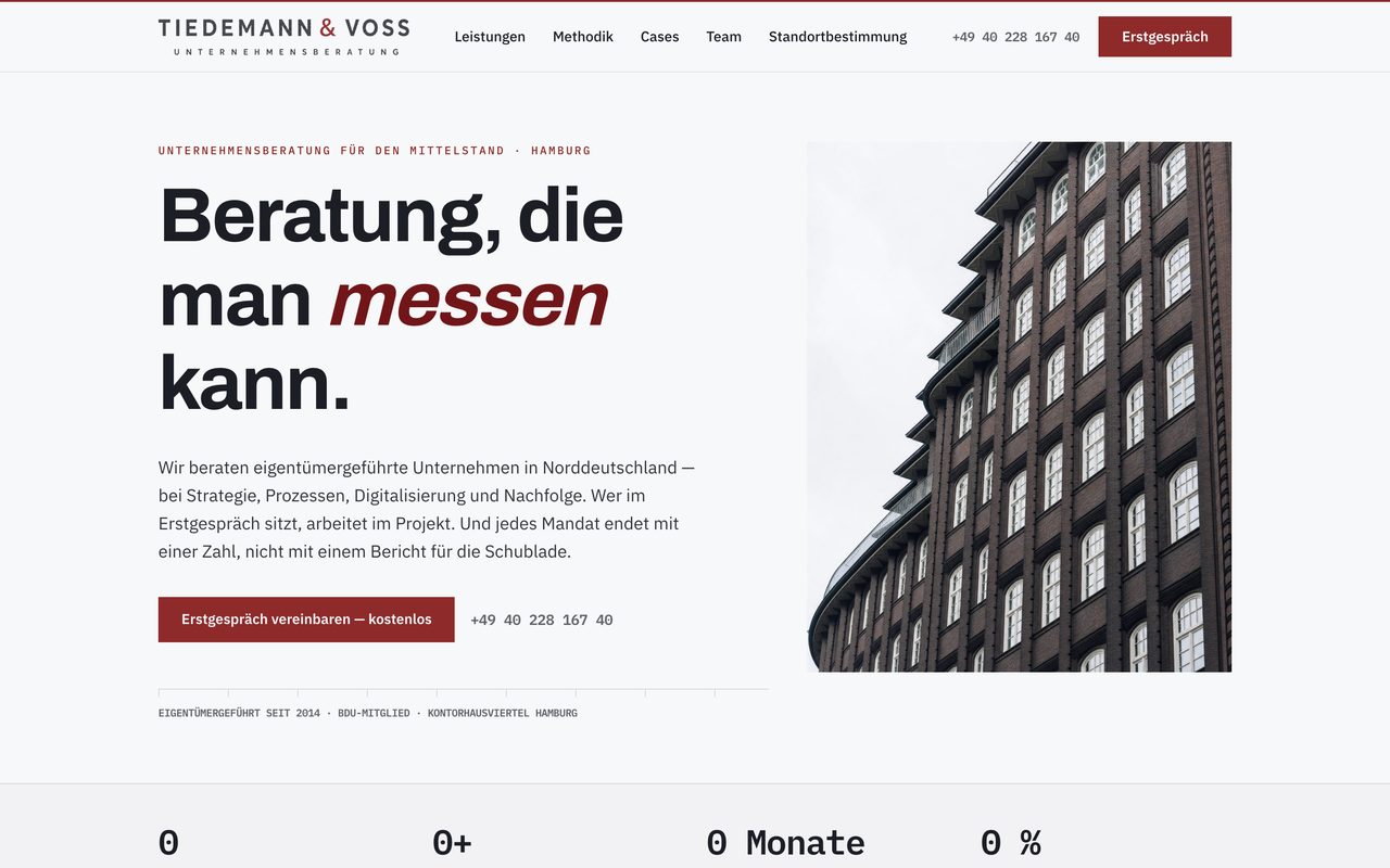 Tiedemann & Voss Website auf einem Monitor