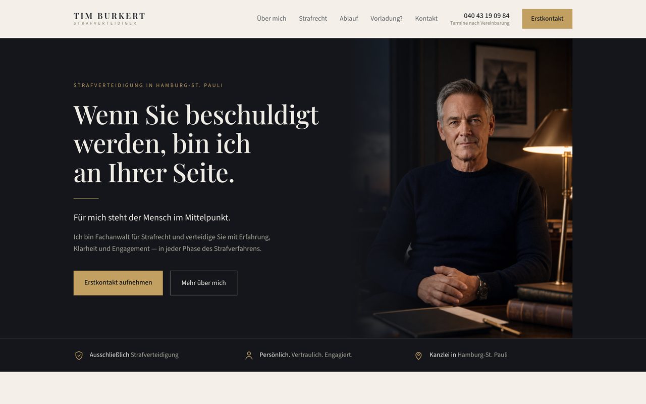 Tim Burkert Strafverteidigung Webseite auf einem Monitor