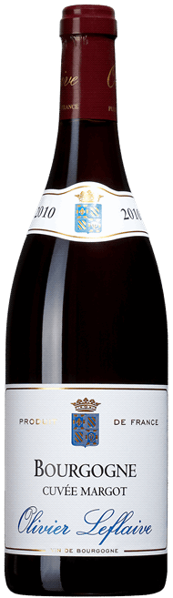 En glasflaska med Olivier Leflaive Bourgogne Cuvée Margot 2020, ett rött vin från Bourgogne i Frankrike