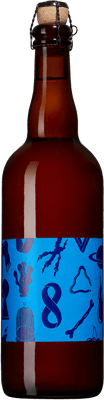 En glasflaska med Omnipollo Leon, ett ale från Belgien