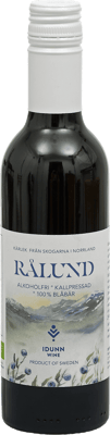 En flaska med Rålund alkoholfri Kallpressad 100% Blåbär, ett must från Sverige
