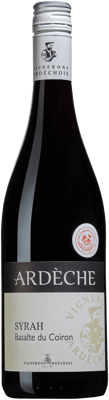 En glasflaska med Basalte du Coiron Syrah, ett rött vin från Rhonedalen i Frankrike