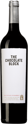 En glasflaska med The Chocolate Block, ett rött vin från Western Cape i Sydafrika