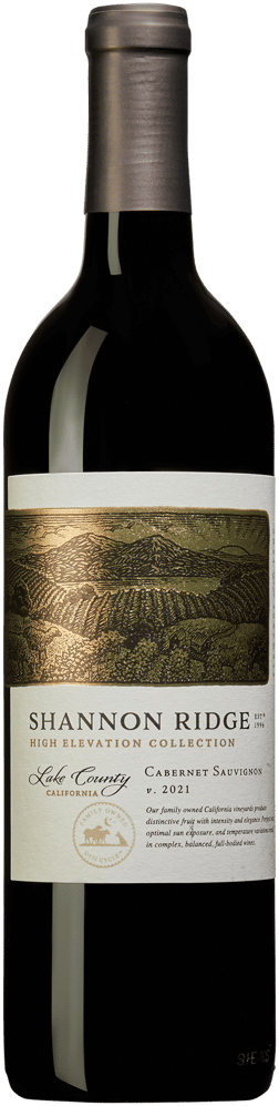 En glasflaska med Shannon Ridge High Elevation Collection Cabernet Sauvignon 2021, ett rött vin från USA